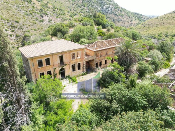 casa indipendente in vendita ad Avola