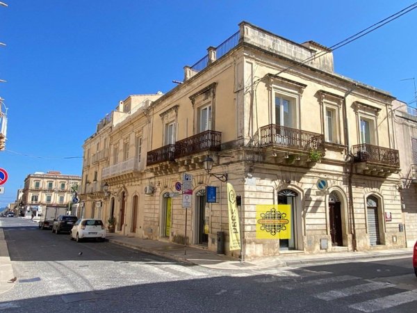 pentavano in vendita ad Avola