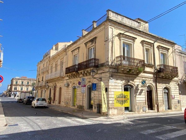 casa indipendente in vendita ad Avola