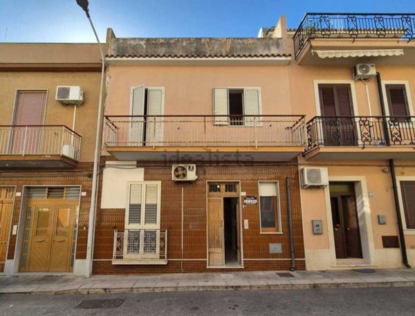 casa indipendente in vendita ad Avola