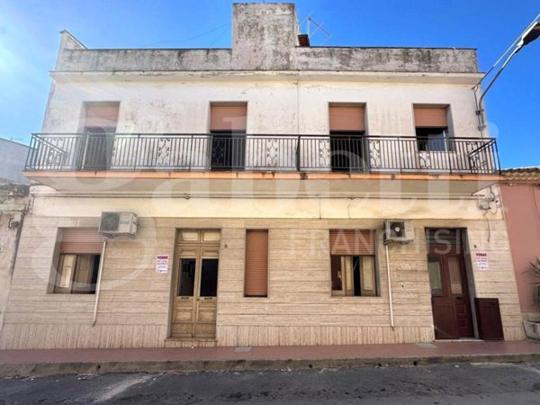 casa indipendente in vendita ad Avola