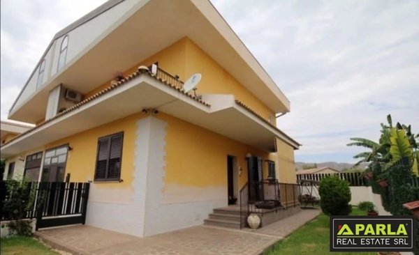 casa indipendente in vendita ad Avola