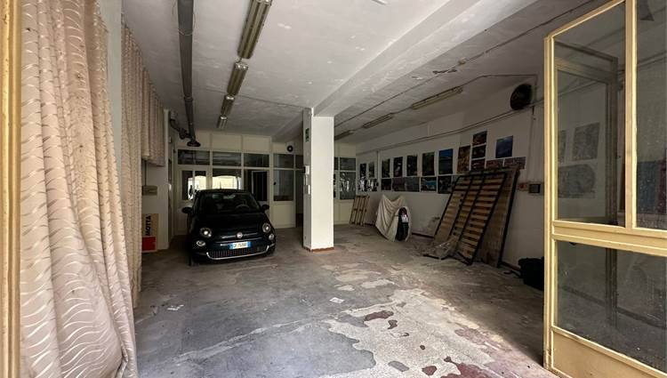 locale di sgombero in vendita ad Avola