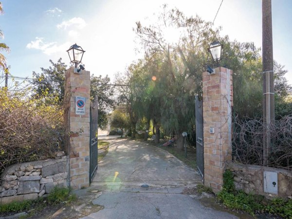 casa indipendente in vendita ad Avola in zona Gallina