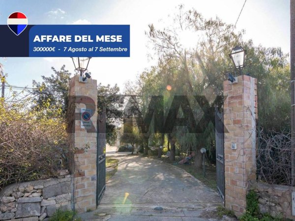 casa indipendente in vendita ad Avola in zona Chiusa di Carlo
