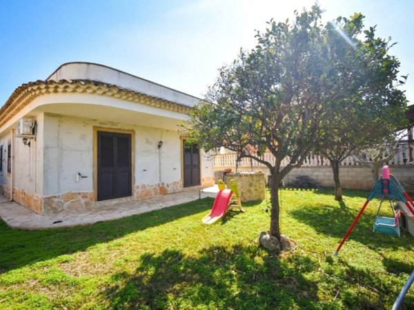 casa indipendente in vendita ad Avola