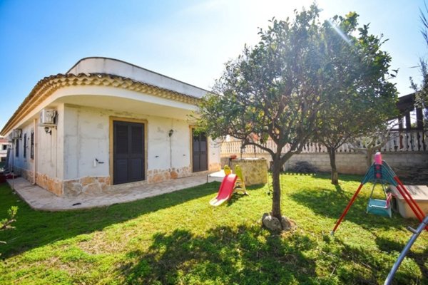 casa indipendente in vendita ad Avola