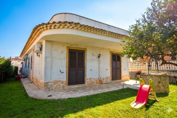 casa indipendente in vendita ad Avola