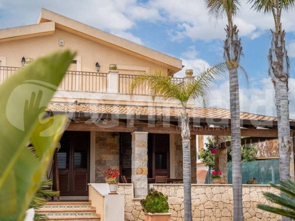 casa indipendente in vendita ad Avola