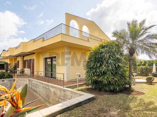 casa indipendente in vendita ad Avola