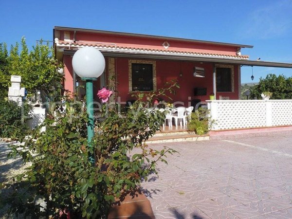 casa indipendente in vendita ad Avola