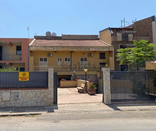 casa indipendente in vendita ad Avola