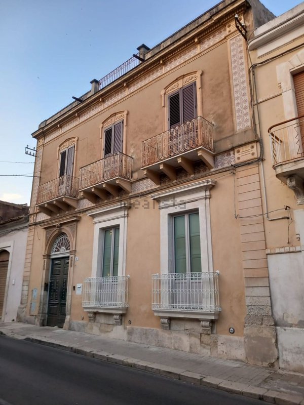 casa indipendente in vendita ad Avola
