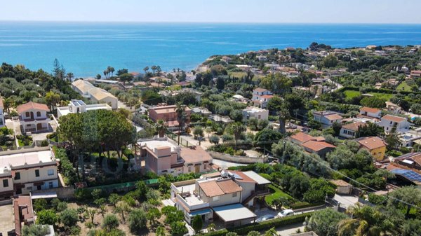 casa indipendente in vendita ad Avola