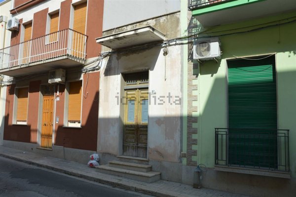 casa indipendente in vendita ad Avola