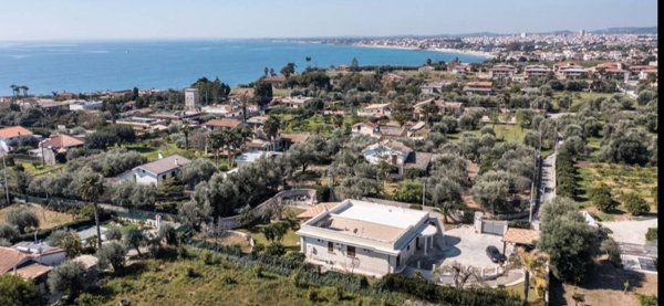 casa indipendente in vendita ad Avola in zona Falaride