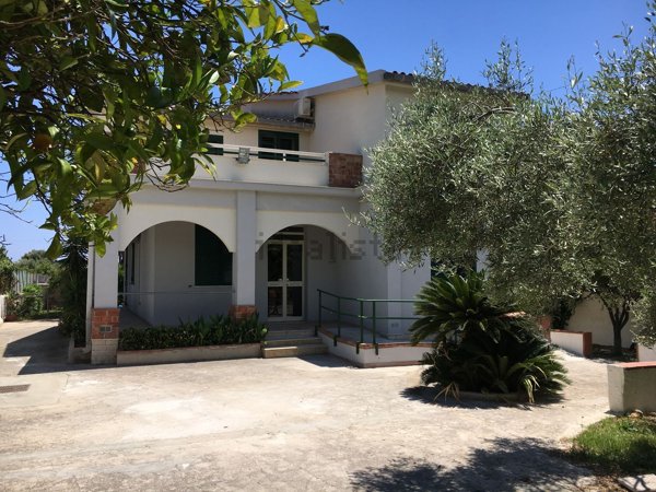 casa indipendente in vendita ad Avola in zona Gallina