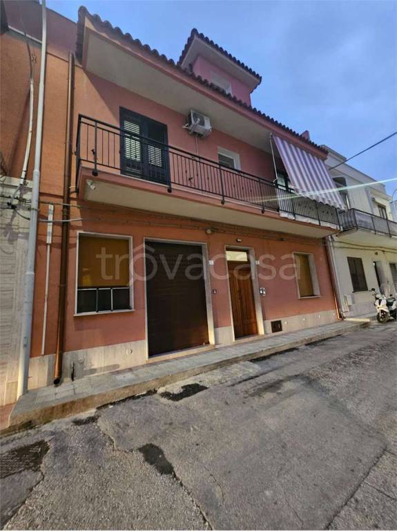 casa indipendente in vendita ad Avola