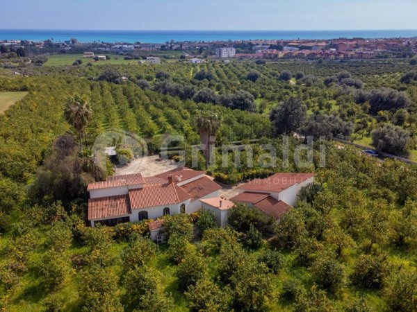 casa indipendente in vendita ad Avola