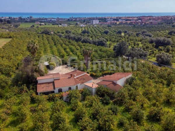 casa indipendente in vendita ad Avola