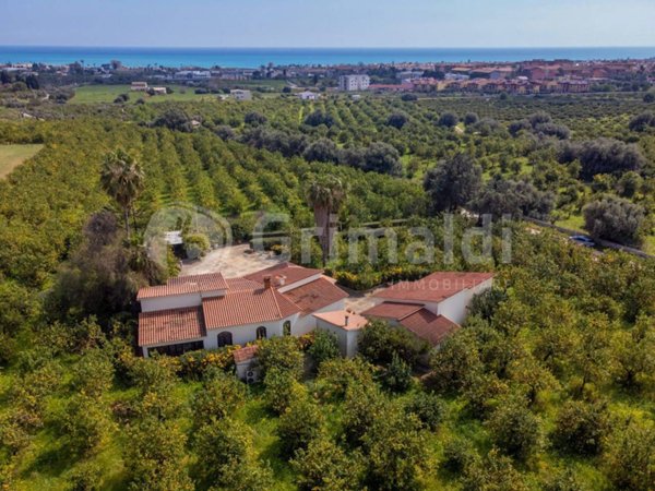 casa indipendente in vendita ad Avola