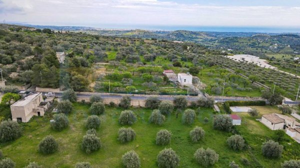 terreno agricolo in vendita ad Avola