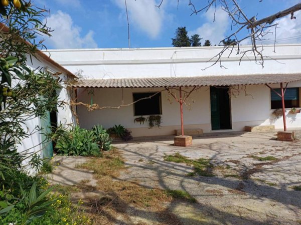 casa indipendente in vendita ad Avola in zona Piccio