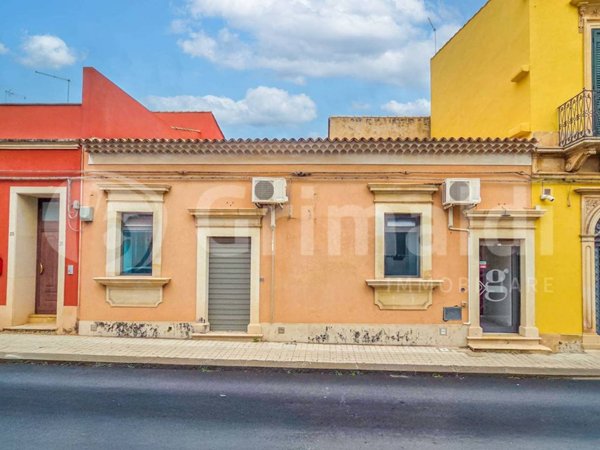 casa indipendente in vendita ad Avola