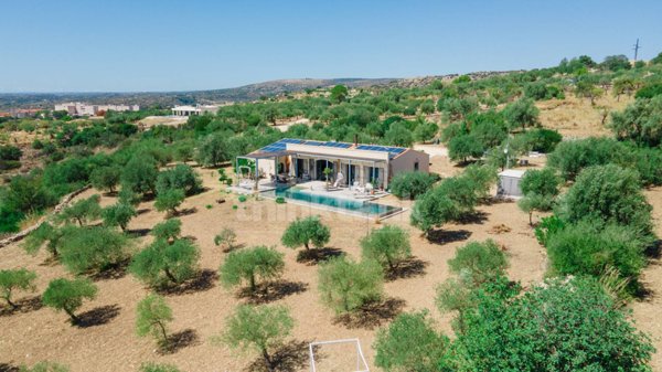 casa indipendente in vendita ad Avola