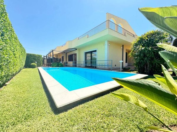 casa indipendente in vendita ad Avola in zona Chiusa di Carlo