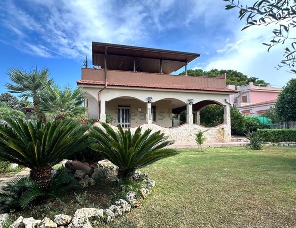 casa indipendente in vendita ad Avola in zona Chiusa di Carlo