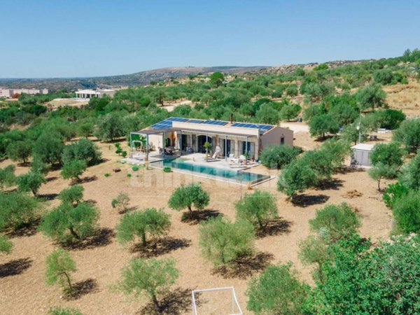 casa indipendente in vendita ad Avola