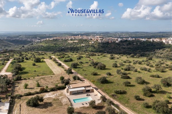 casa indipendente in vendita ad Avola