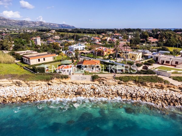 casa indipendente in vendita ad Avola