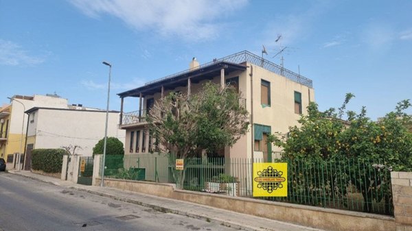 casa indipendente in vendita ad Avola