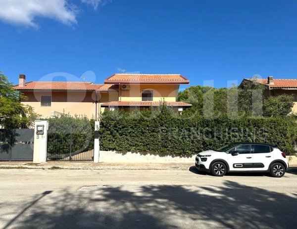 casa indipendente in vendita ad Avola