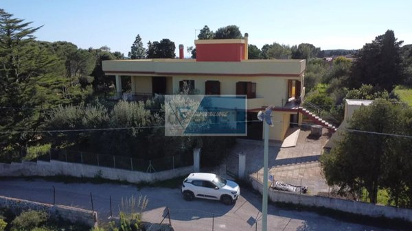 casa indipendente in vendita ad Avola in zona Montagna