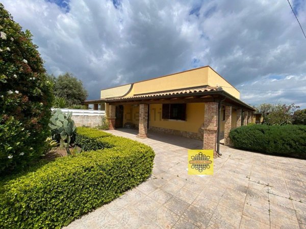 casa indipendente in vendita ad Avola