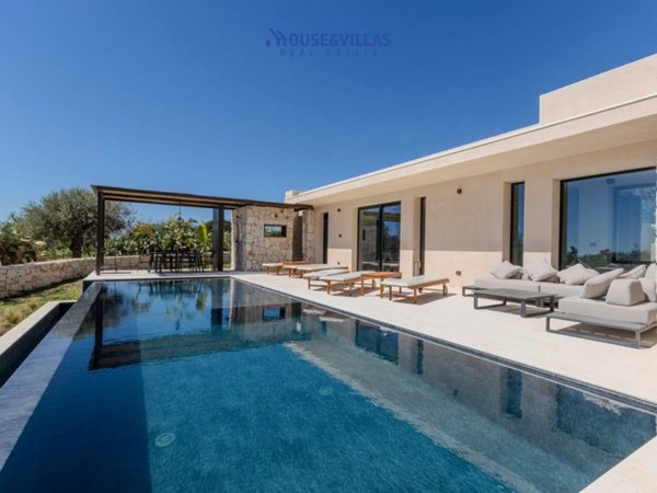 casa indipendente in vendita ad Avola