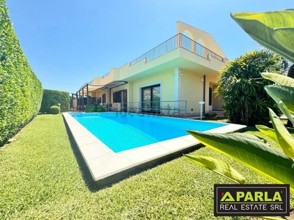 casa indipendente in vendita ad Avola