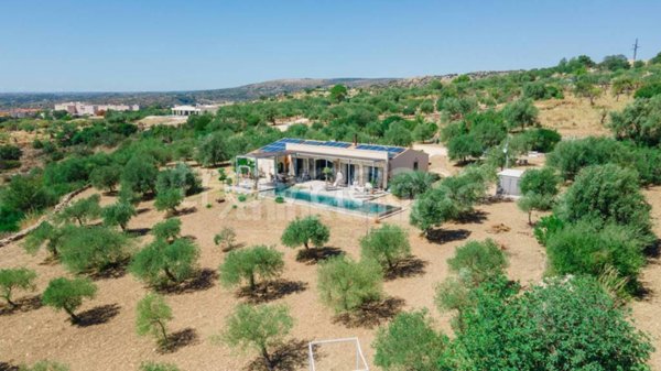 casa indipendente in vendita ad Avola