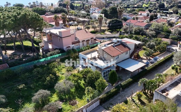 casa indipendente in vendita ad Avola in zona Montagna