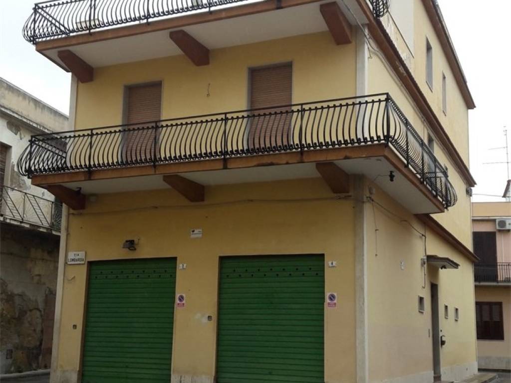 casa indipendente in vendita ad Avola