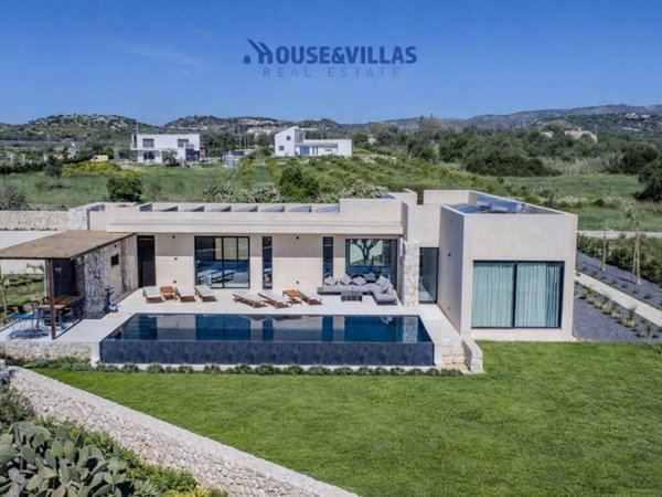 casa indipendente in vendita ad Avola