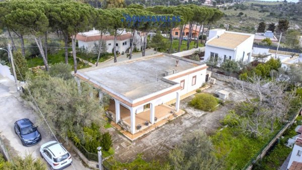 casa indipendente in vendita ad Avola
