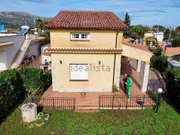 casa indipendente in vendita ad Avola in zona Gallina