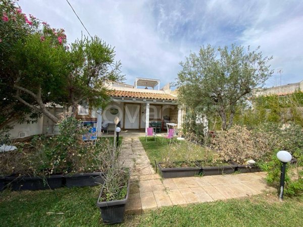 casa indipendente in vendita ad Avola