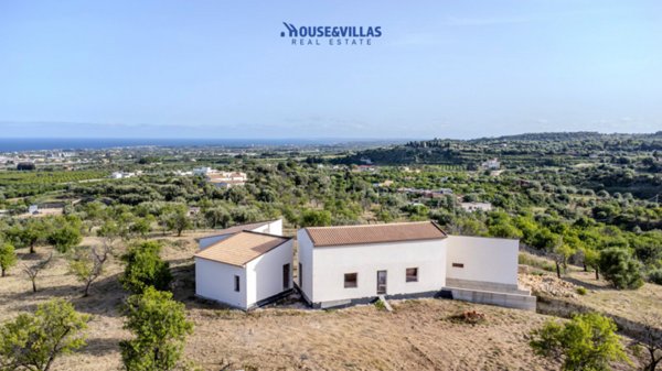 casa indipendente in vendita ad Avola