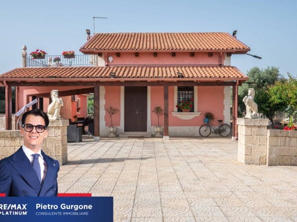 casa indipendente in vendita ad Avola in zona Piccio