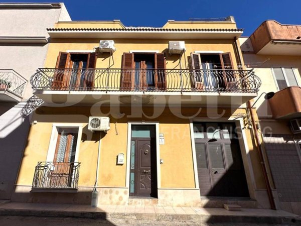 casa indipendente in vendita ad Avola